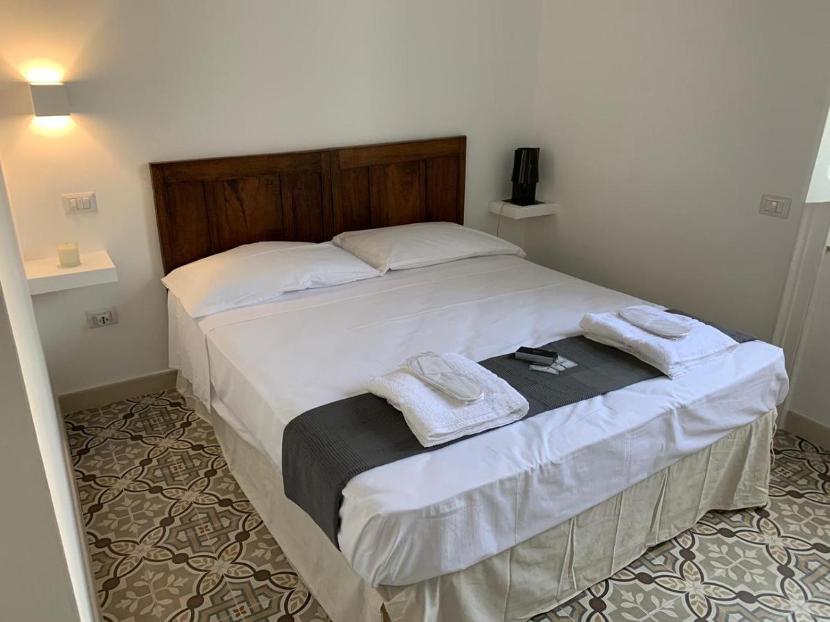 B&B Le Muse Кротоне Экстерьер фото
