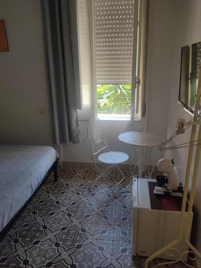 B&B Le Muse Кротоне Экстерьер фото